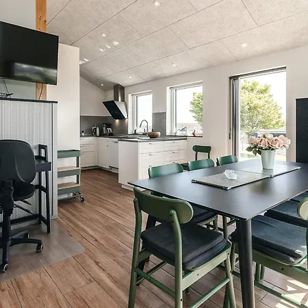 度假居 4 Star In *