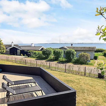 度假居 4 Star In *